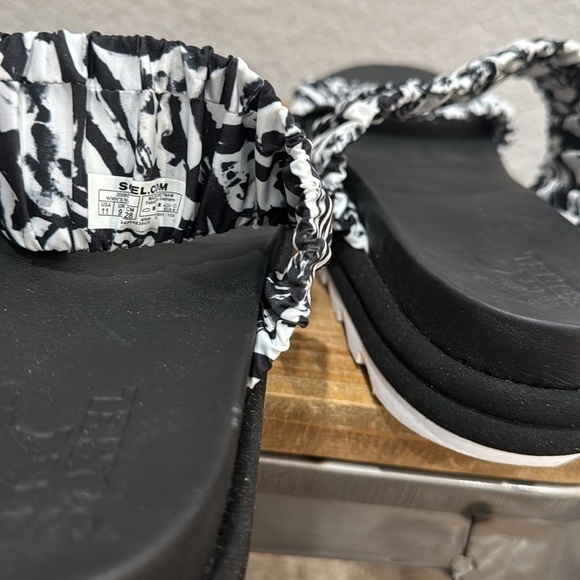 Sorel Roaming Two Strap Slide Sandals Size 11 - Picture 7 of 7